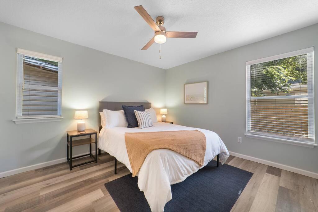 New Modern Bungalow Close To Downtown! Fully Fenced Yard سانت أوغيستين المظهر الخارجي الصورة
