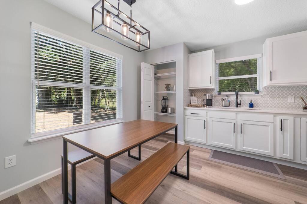 New Modern Bungalow Close To Downtown! Fully Fenced Yard سانت أوغيستين المظهر الخارجي الصورة