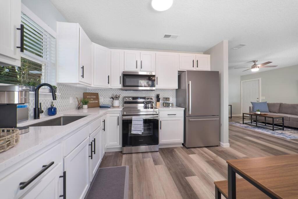 New Modern Bungalow Close To Downtown! Fully Fenced Yard سانت أوغيستين المظهر الخارجي الصورة