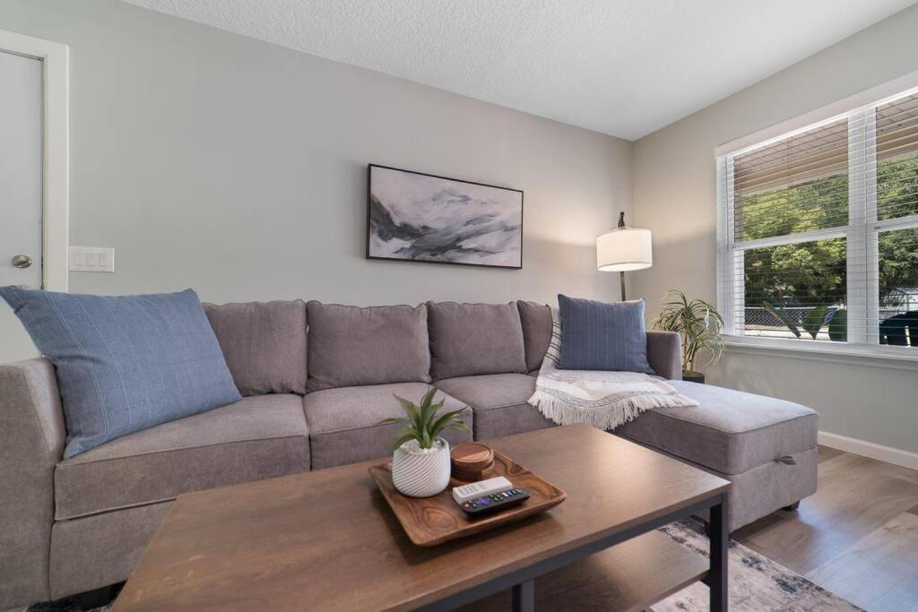 New Modern Bungalow Close To Downtown! Fully Fenced Yard سانت أوغيستين المظهر الخارجي الصورة