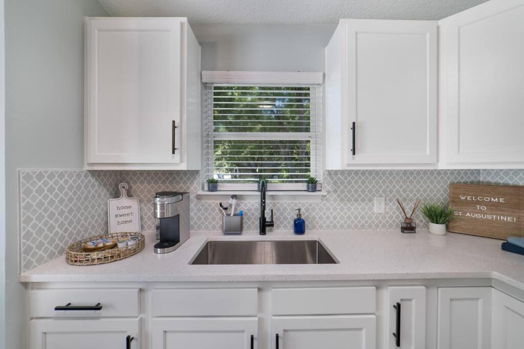 New Modern Bungalow Close To Downtown! Fully Fenced Yard سانت أوغيستين المظهر الخارجي الصورة