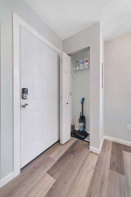 New Modern Bungalow Close To Downtown! Fully Fenced Yard سانت أوغيستين المظهر الخارجي الصورة