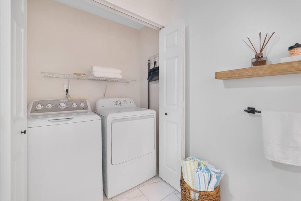 New Modern Bungalow Close To Downtown! Fully Fenced Yard سانت أوغيستين المظهر الخارجي الصورة