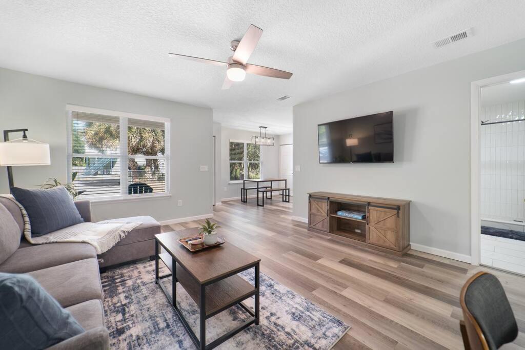 New Modern Bungalow Close To Downtown! Fully Fenced Yard سانت أوغيستين المظهر الخارجي الصورة
