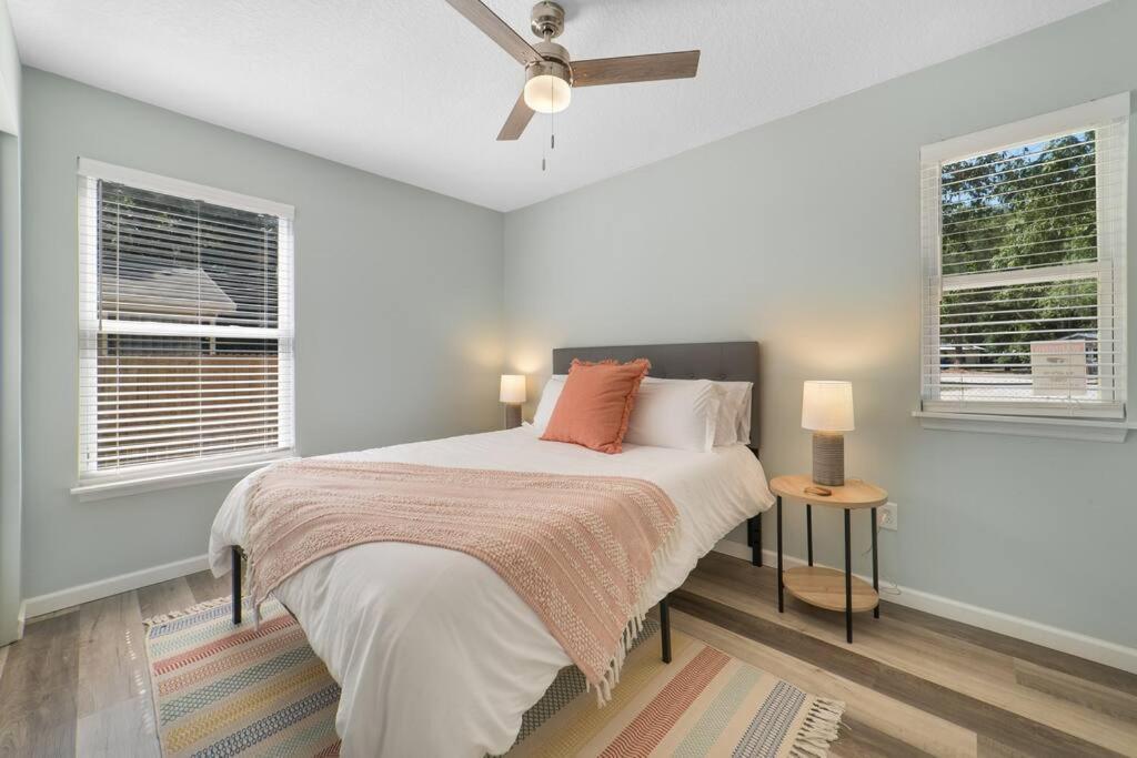 New Modern Bungalow Close To Downtown! Fully Fenced Yard سانت أوغيستين المظهر الخارجي الصورة