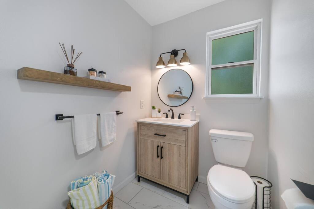 New Modern Bungalow Close To Downtown! Fully Fenced Yard سانت أوغيستين المظهر الخارجي الصورة