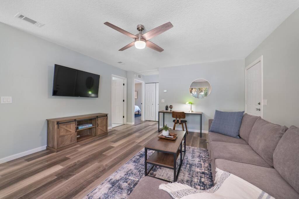 New Modern Bungalow Close To Downtown! Fully Fenced Yard سانت أوغيستين المظهر الخارجي الصورة